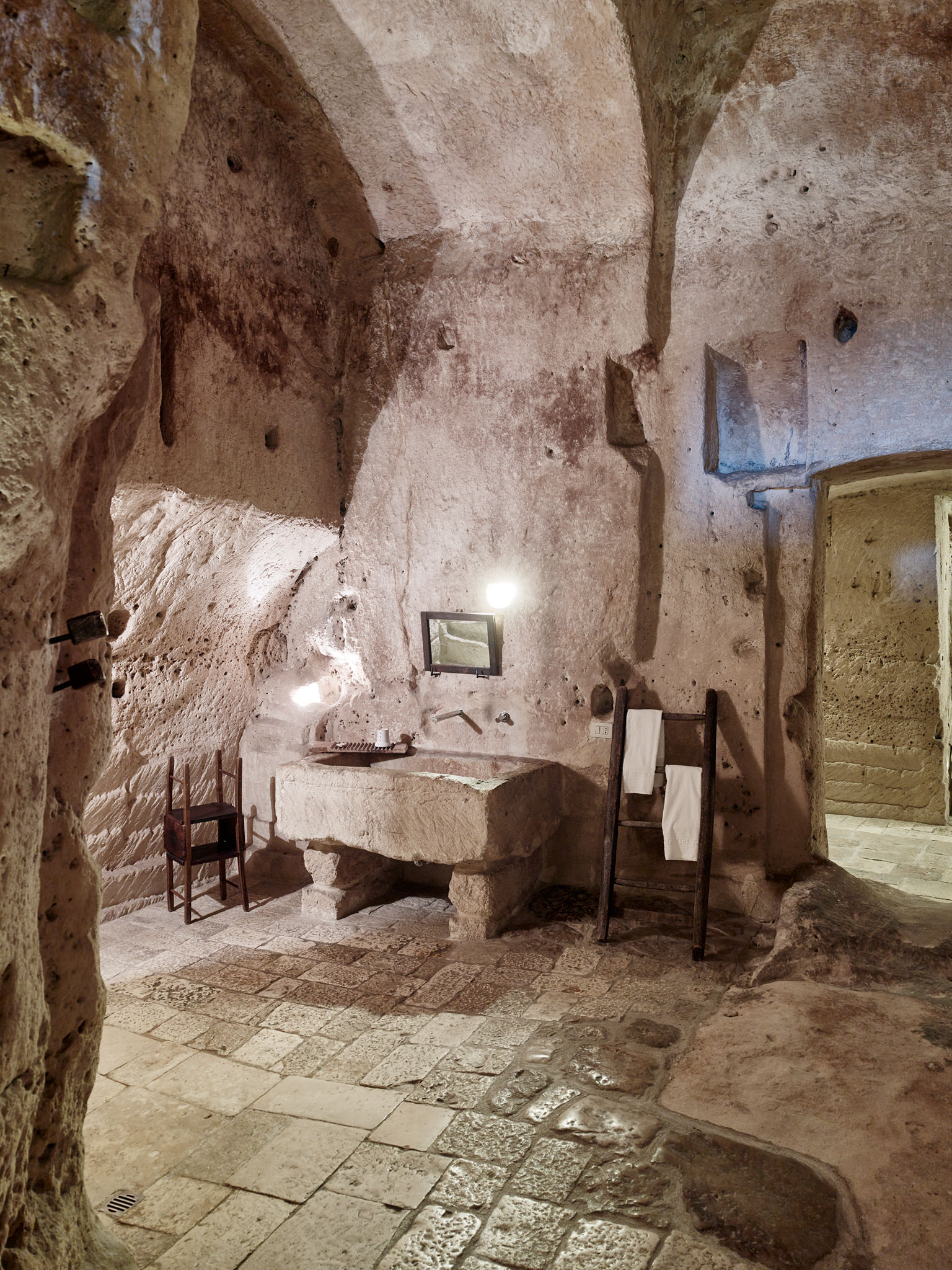 Le Grotte de la Civita, Matera